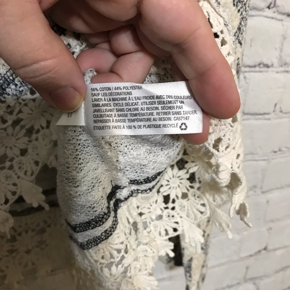 Diamond Knit Top with Lace - Picture 8 of 8